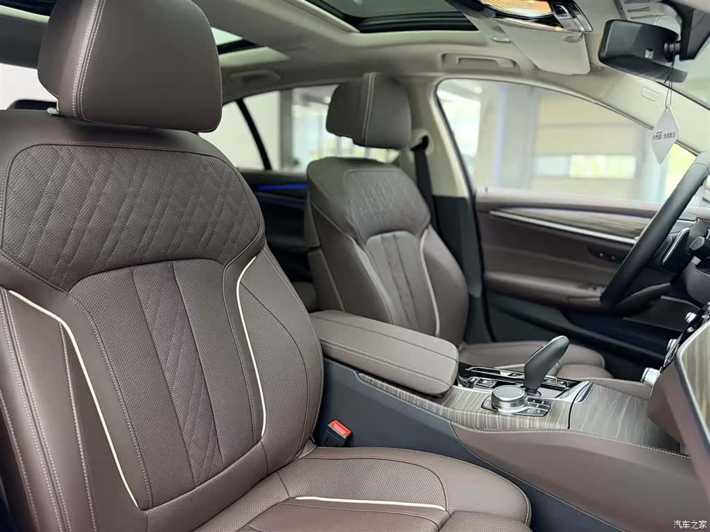 BMW 5 Series, 2023 9