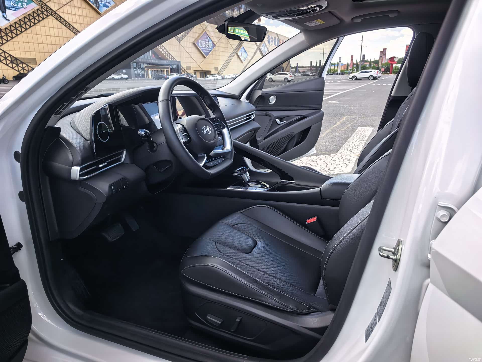 Hyundai Elantra, 2023 8