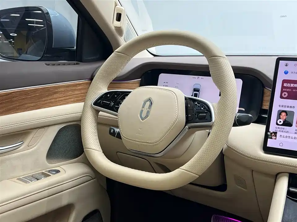 AITO Ask the world M7