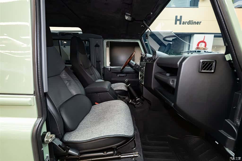 Land Rover Defender, 2017 9