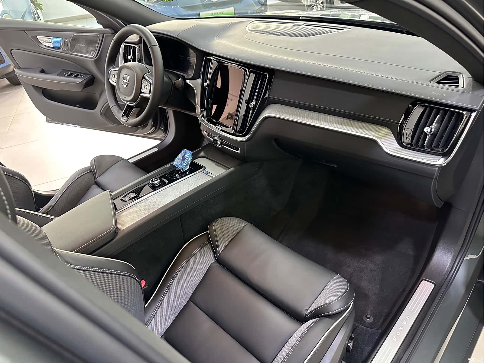 Volvo S60, 1900 15
