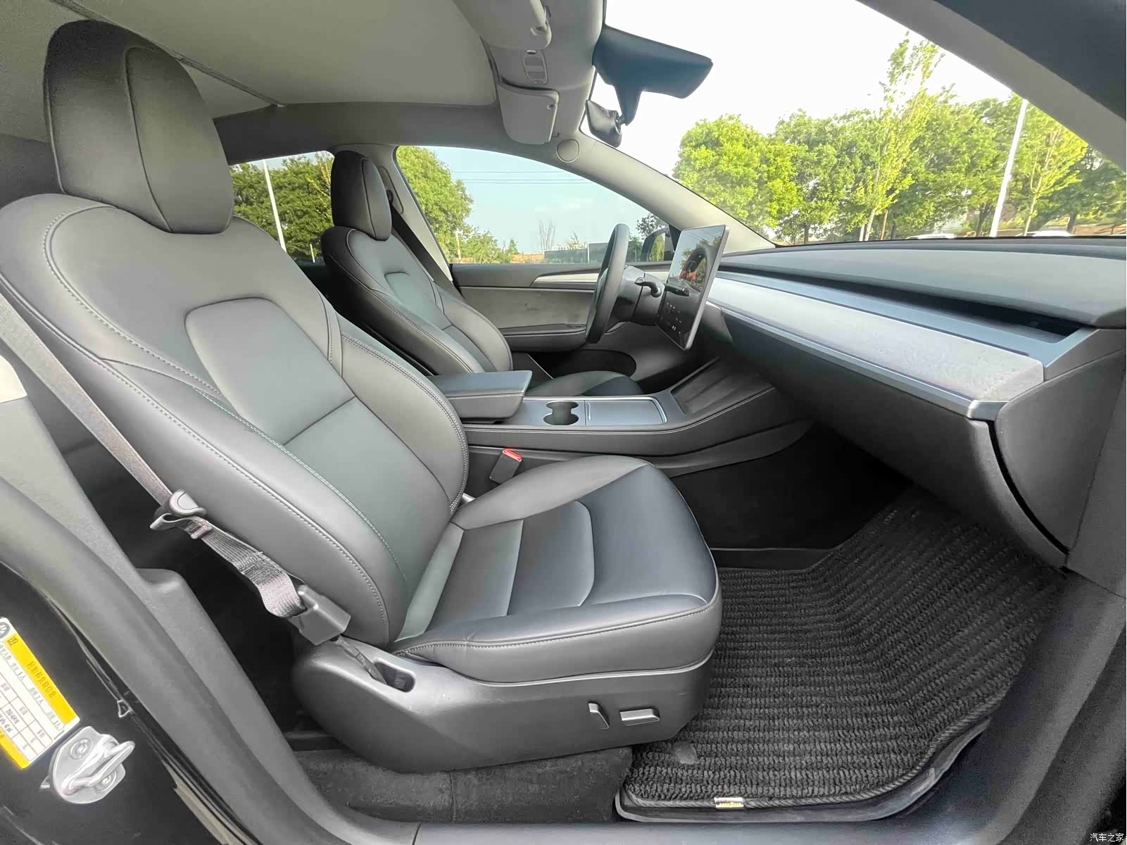 Tesla Model Y, 2024 14