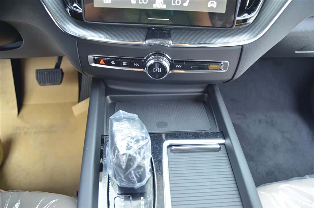 Volvo XC60, 2025 10