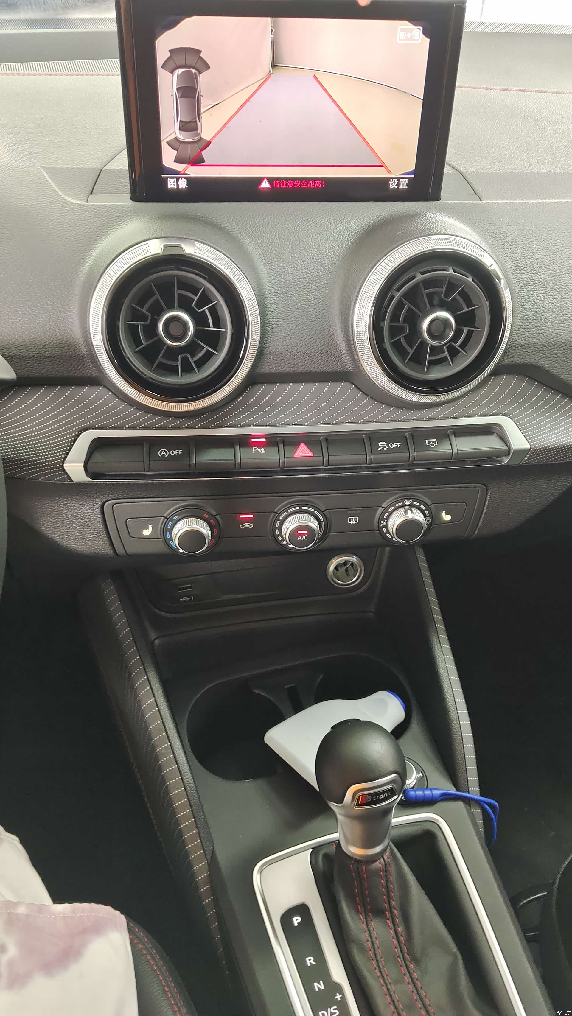Audi Q2L, 2023 10