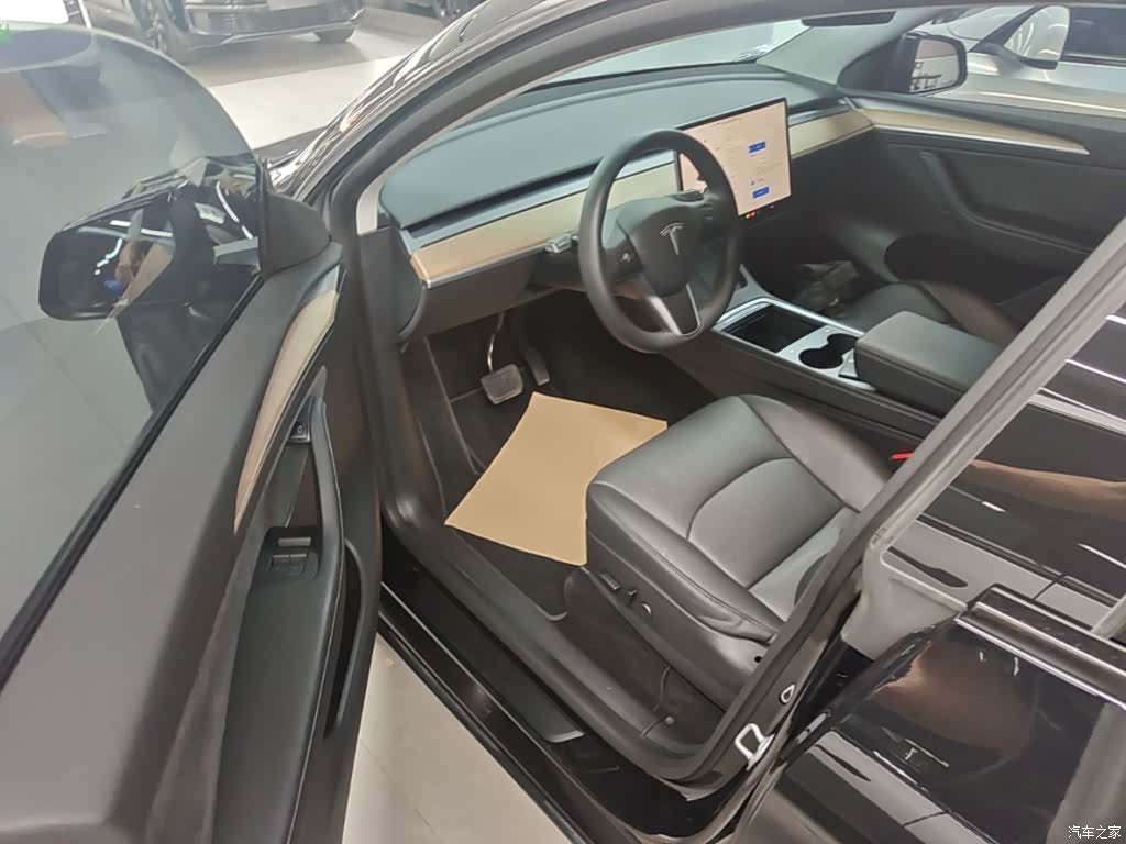 Tesla Model Y, 2022 16