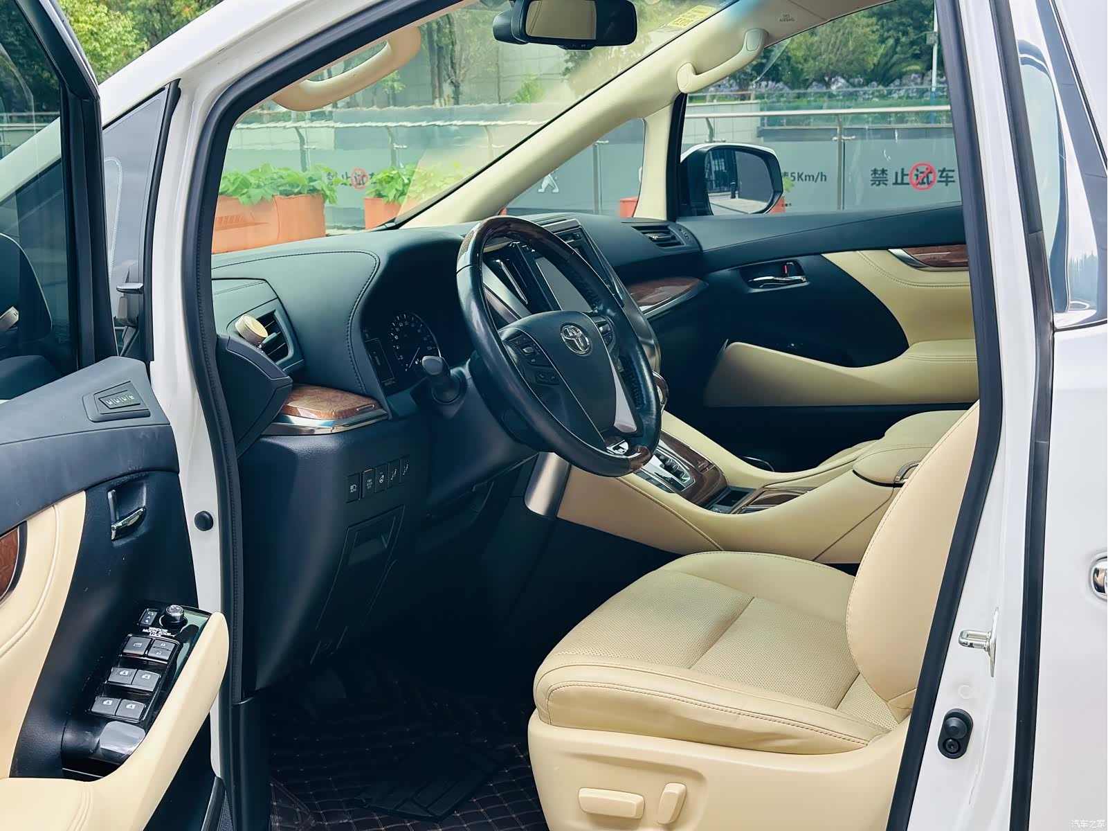 Toyota Alphard, 2017 8