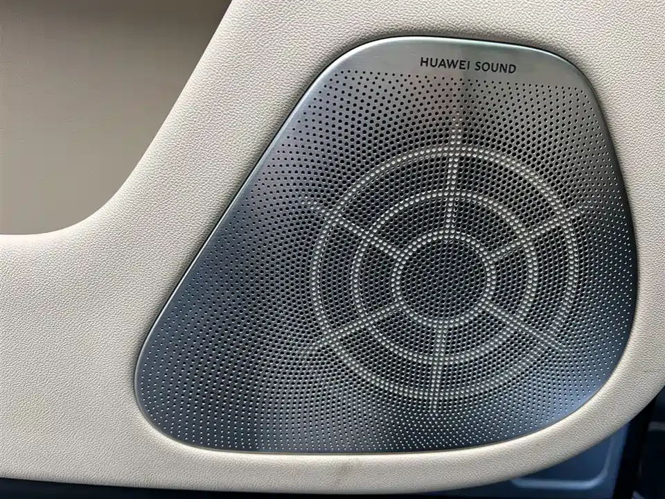 AITO Ask the world M7