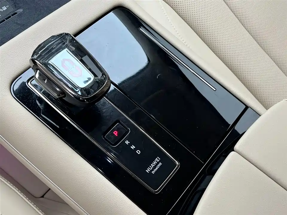 AITO Ask the world M7