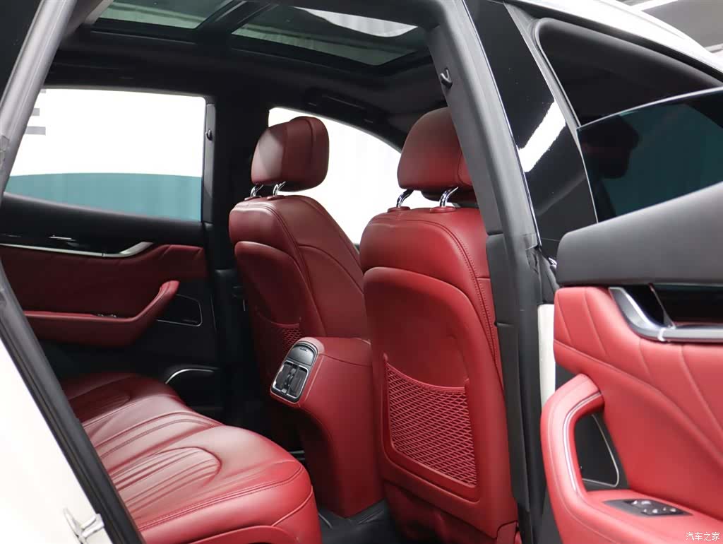 Maserati Levante, 2022 21