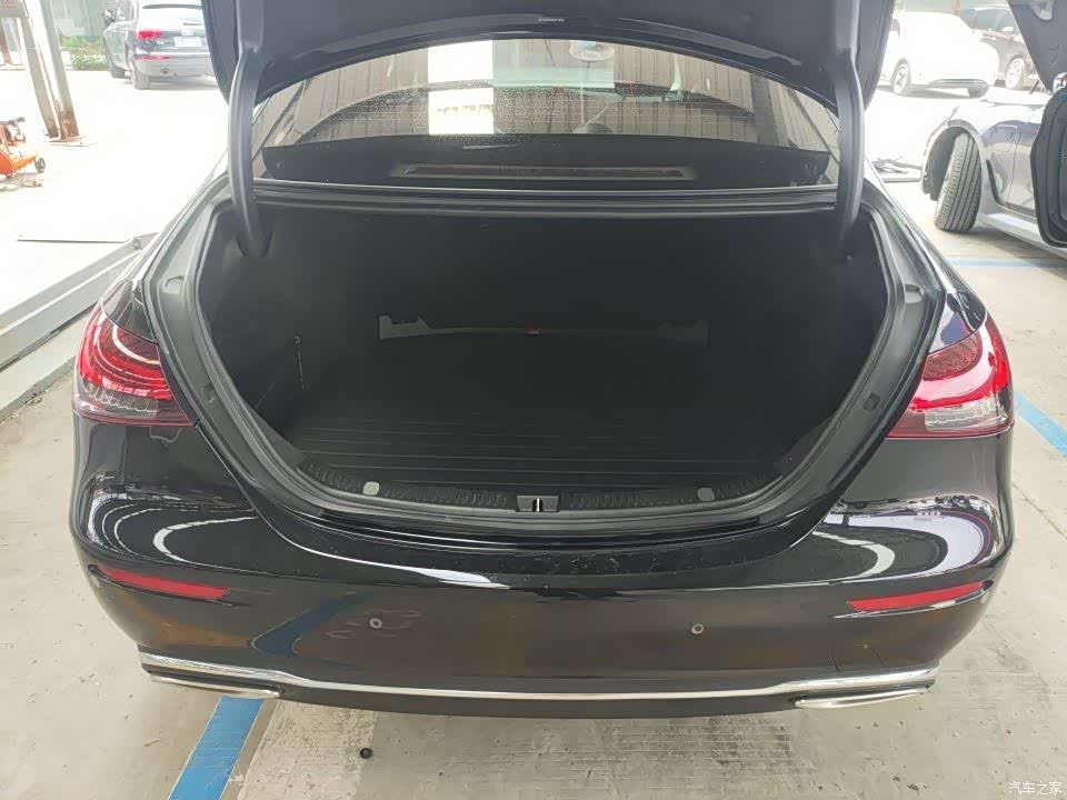 Mercedes-Benz E-Class, 2022 10