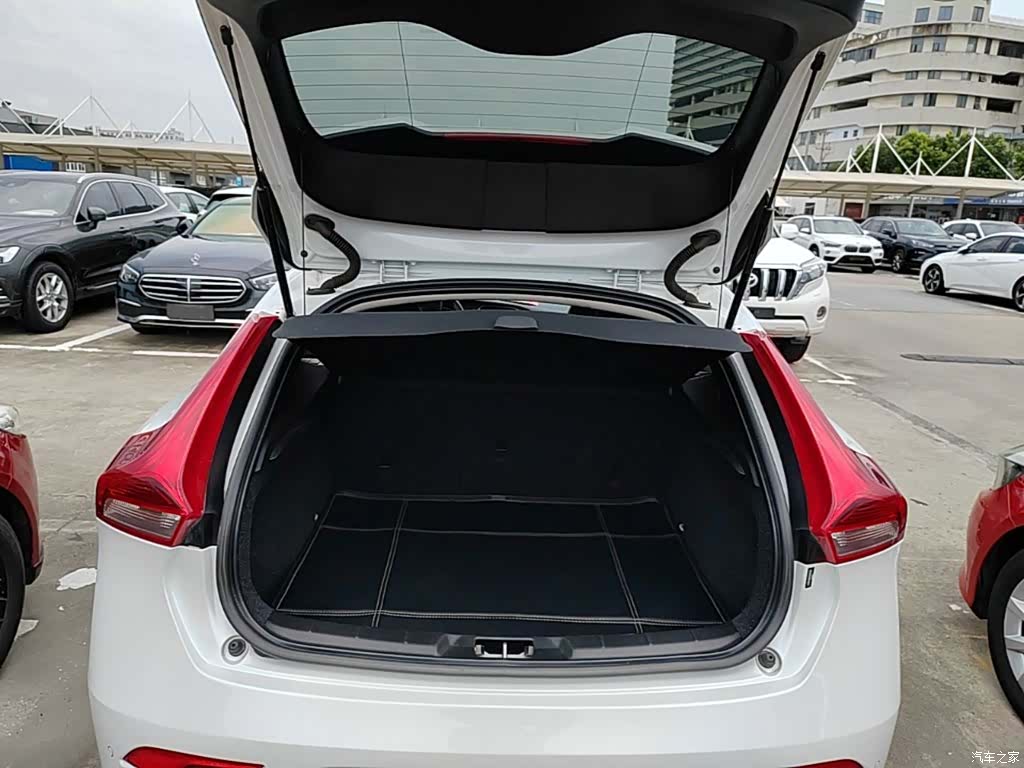 Volvo V40, 2015 19