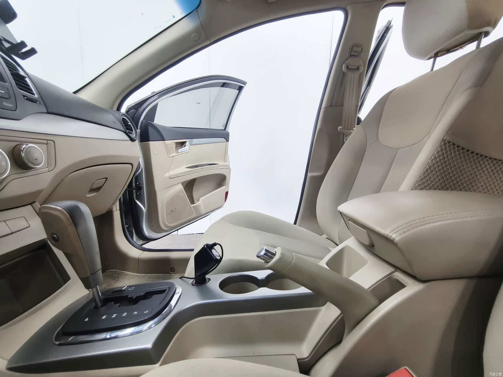 Roewe 350, 2011 11