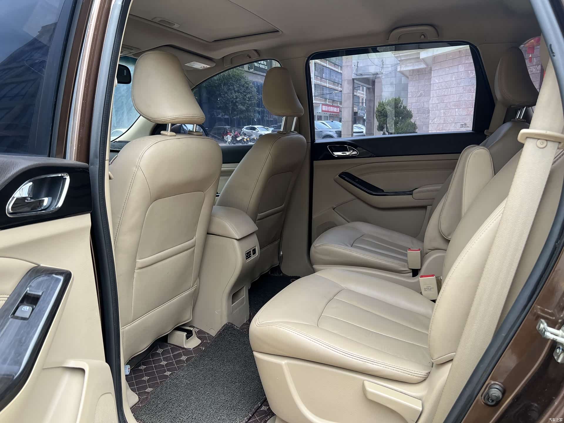 Wuling 730, 2015 4