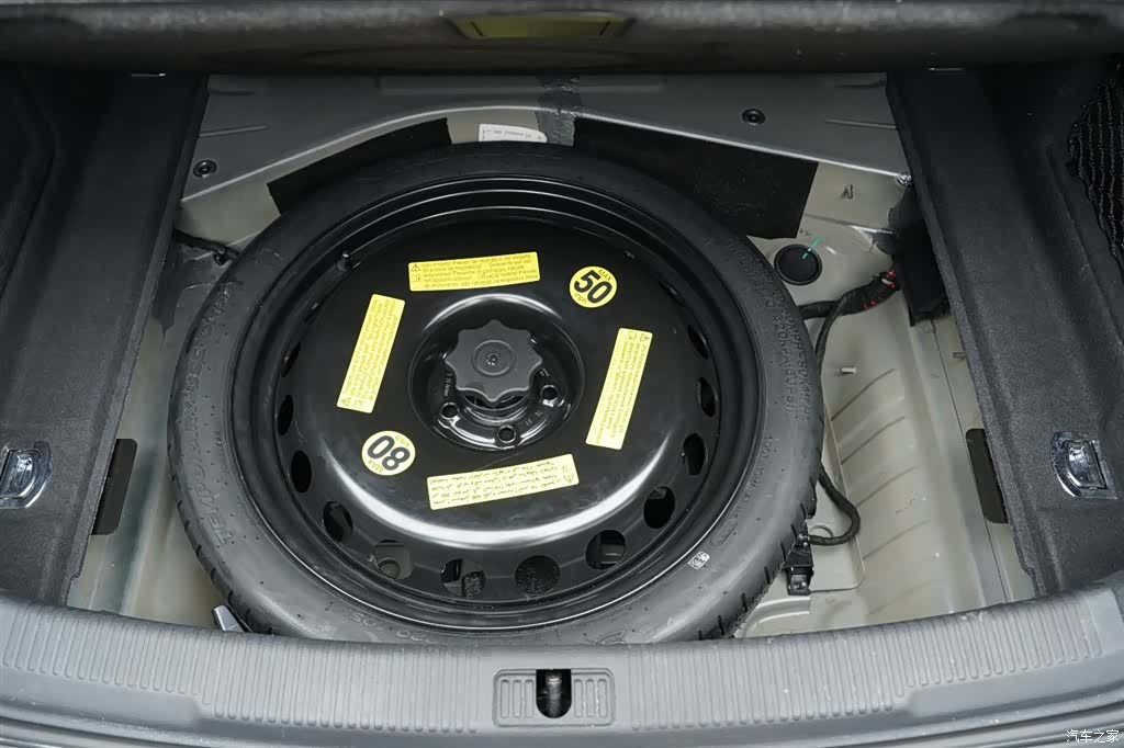 Audi A6L, 2014 26