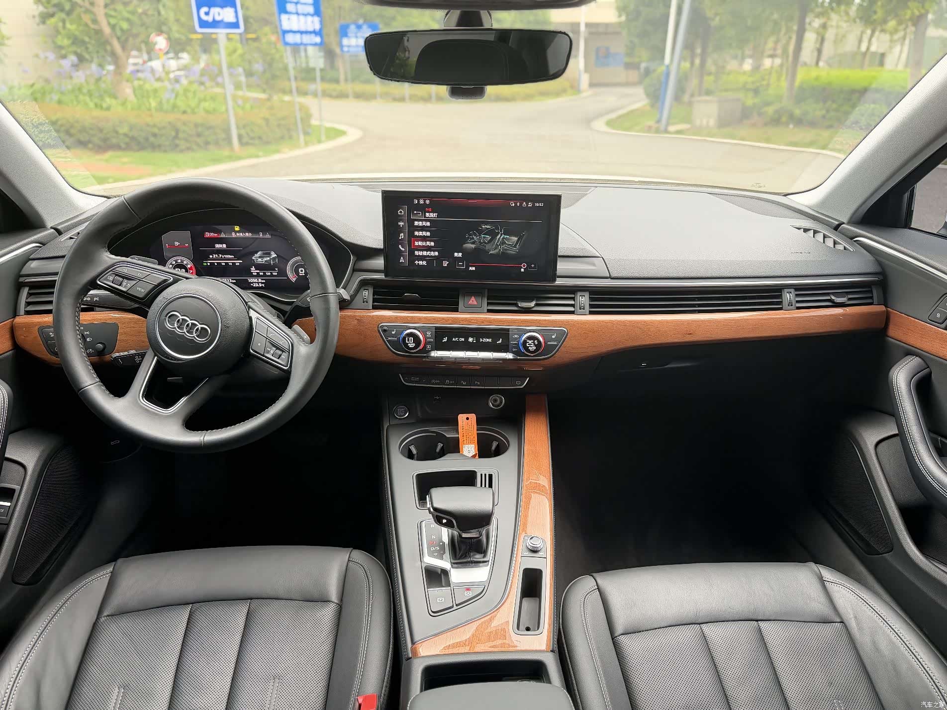 Audi A4L, 2020 все фото