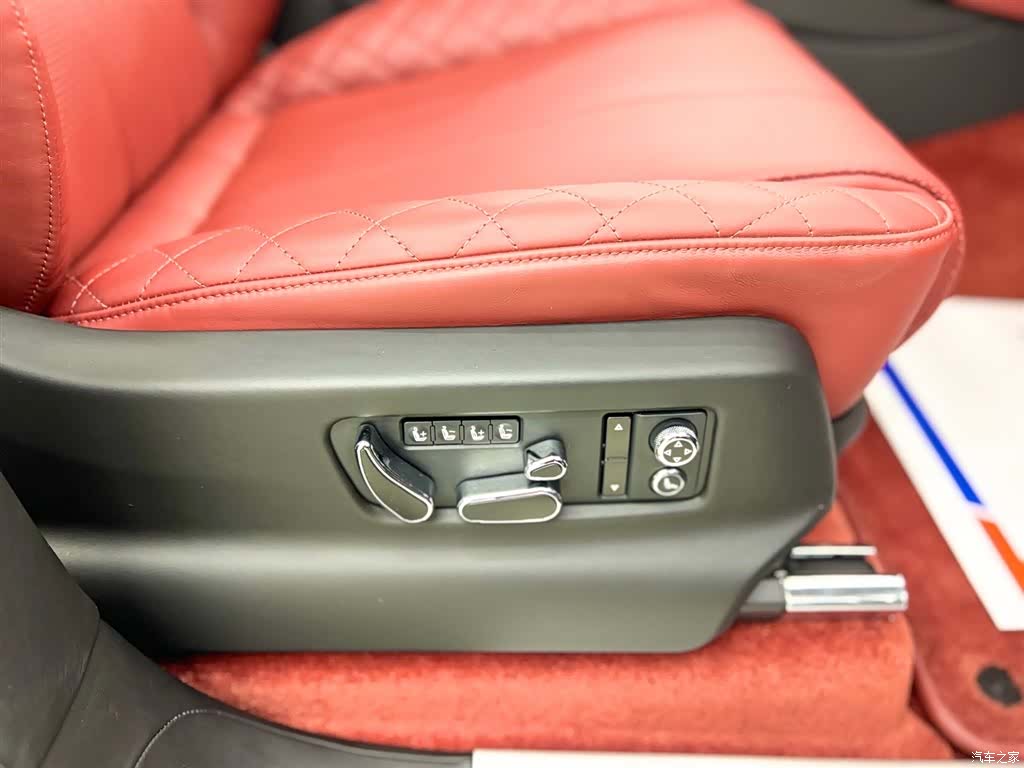 Bentley Bentayga, 2018 16