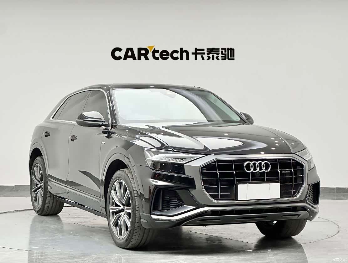 Audi Q8, 2023 4
