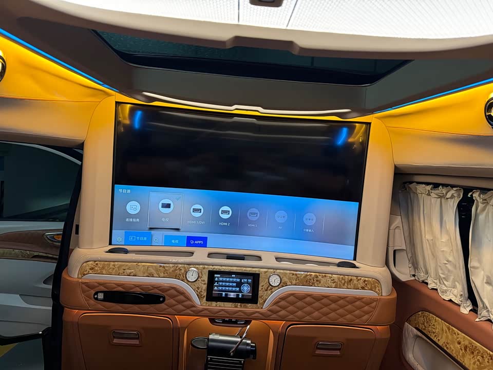 Mercedes-Benz V-class