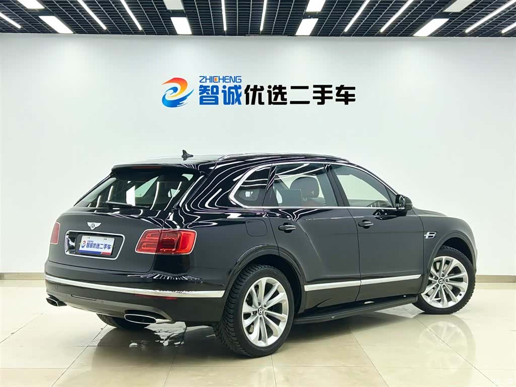 Bentley Bentayga, 2018 24