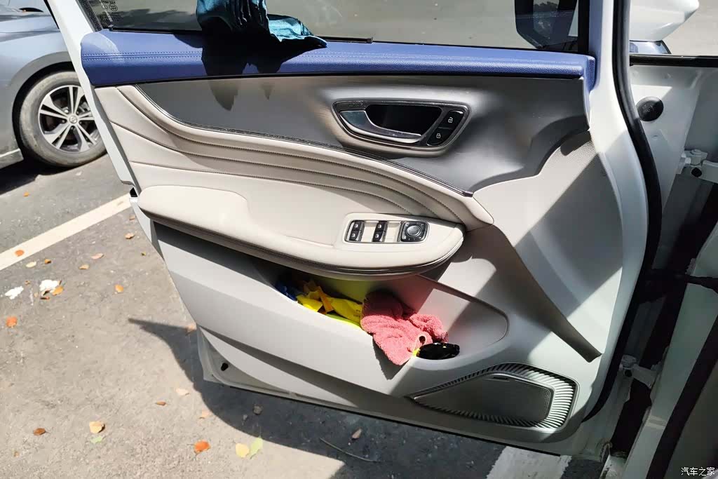 Roewe iMAX8, 2023 7