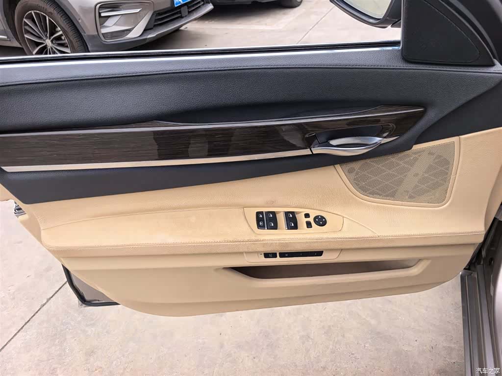 BMW 7 Series, 2013 10