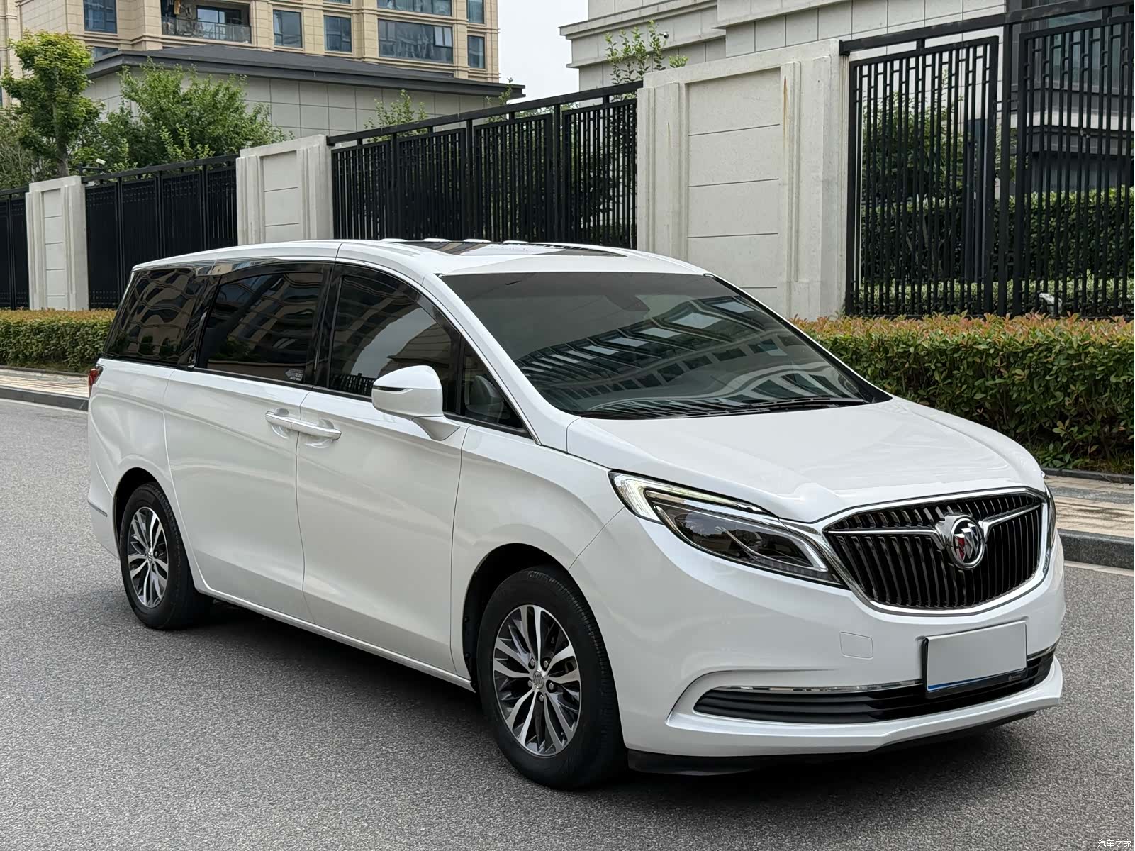 Buick GL8, 2020 3