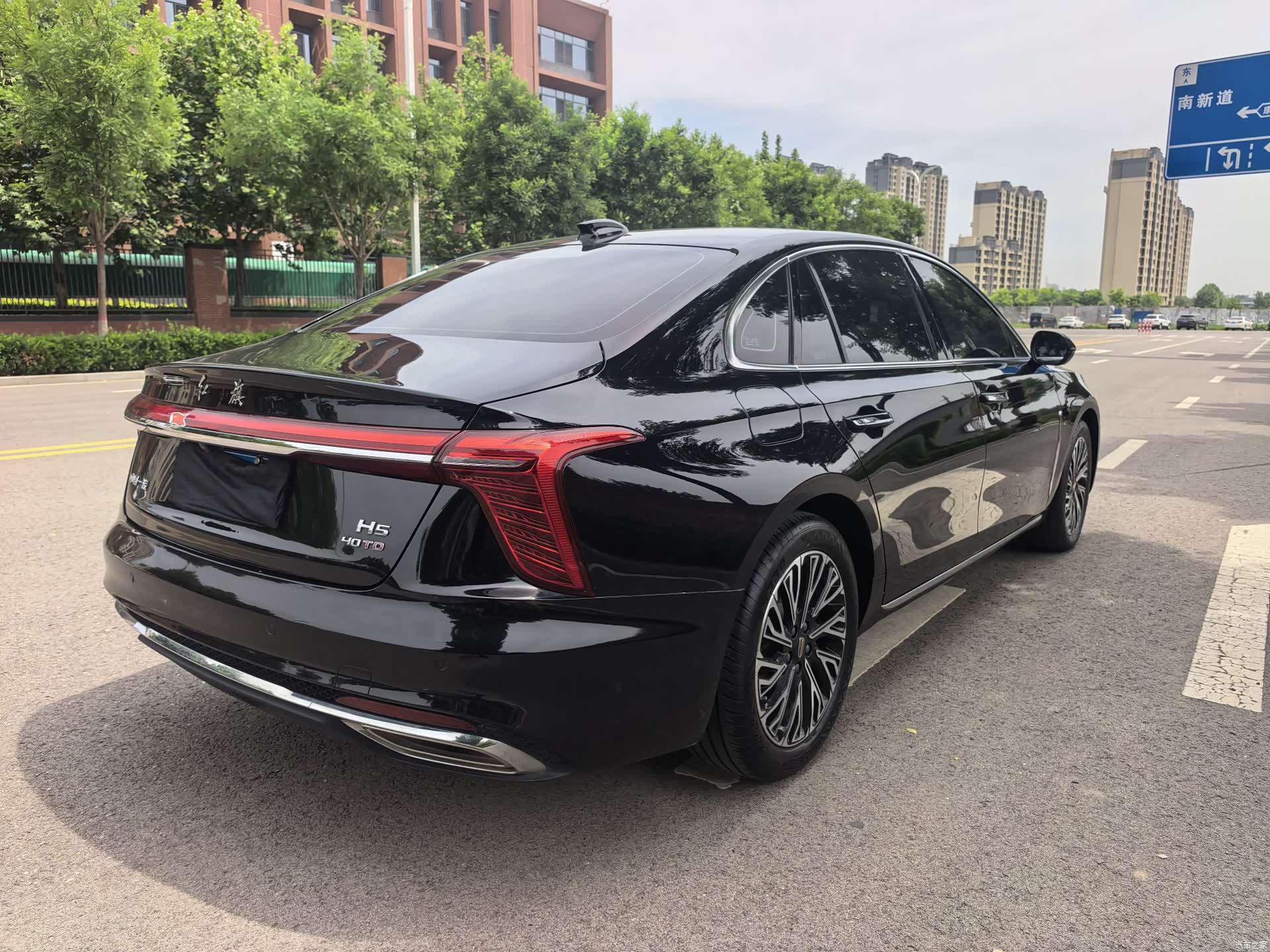 Hongqi H5, 2024 9