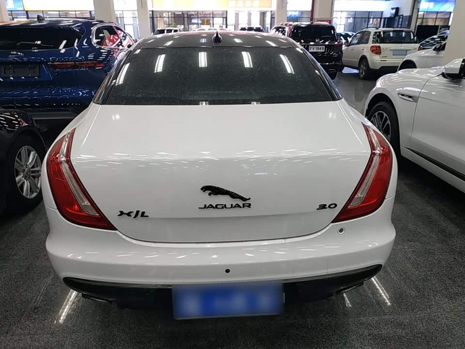 Jaguar XJ