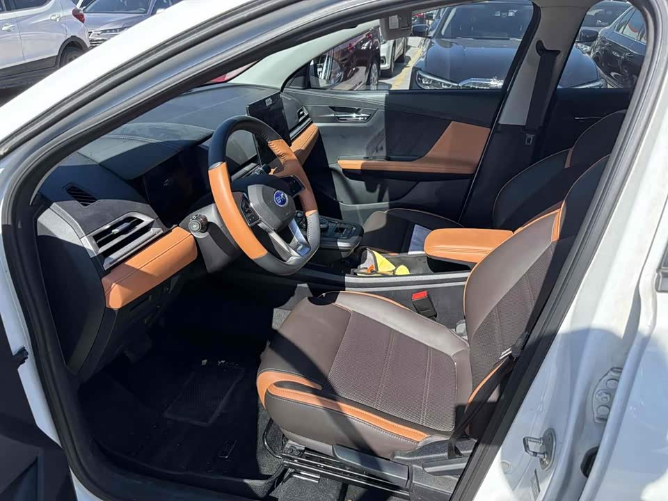 BYD e2