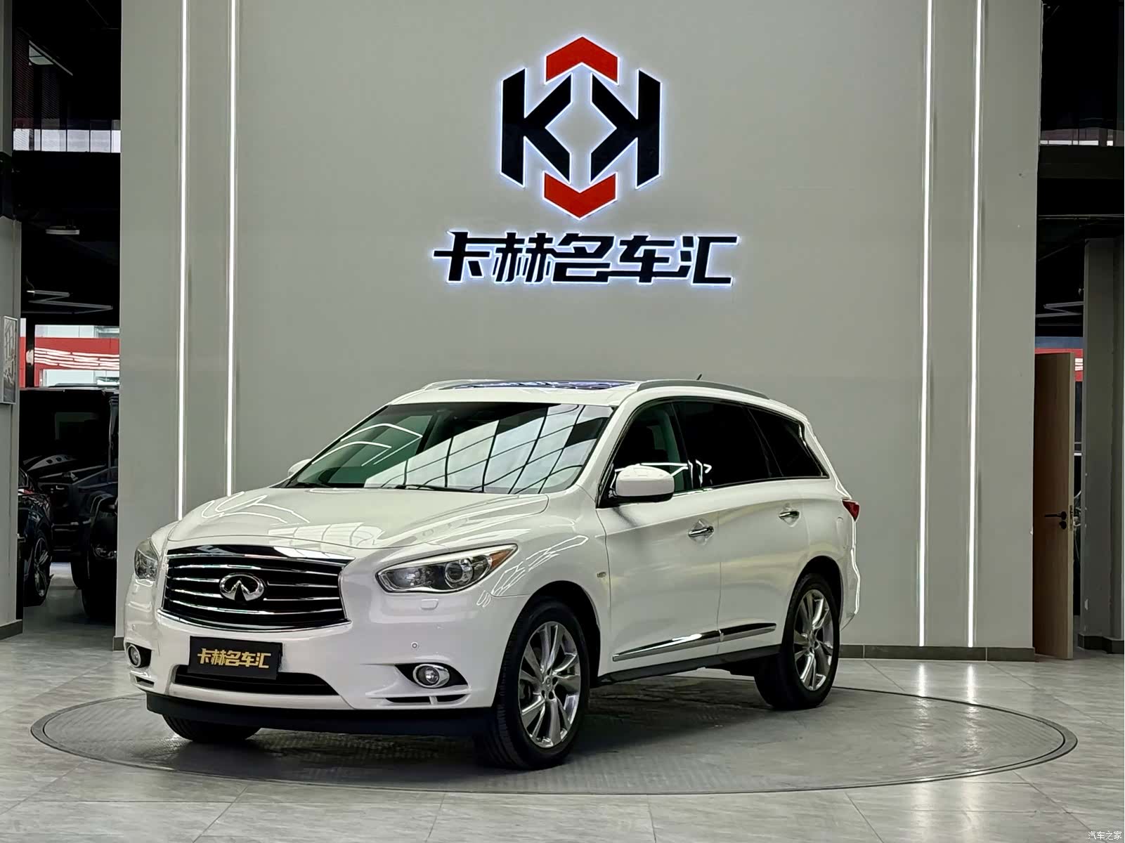 Infiniti JX35, 2013 3