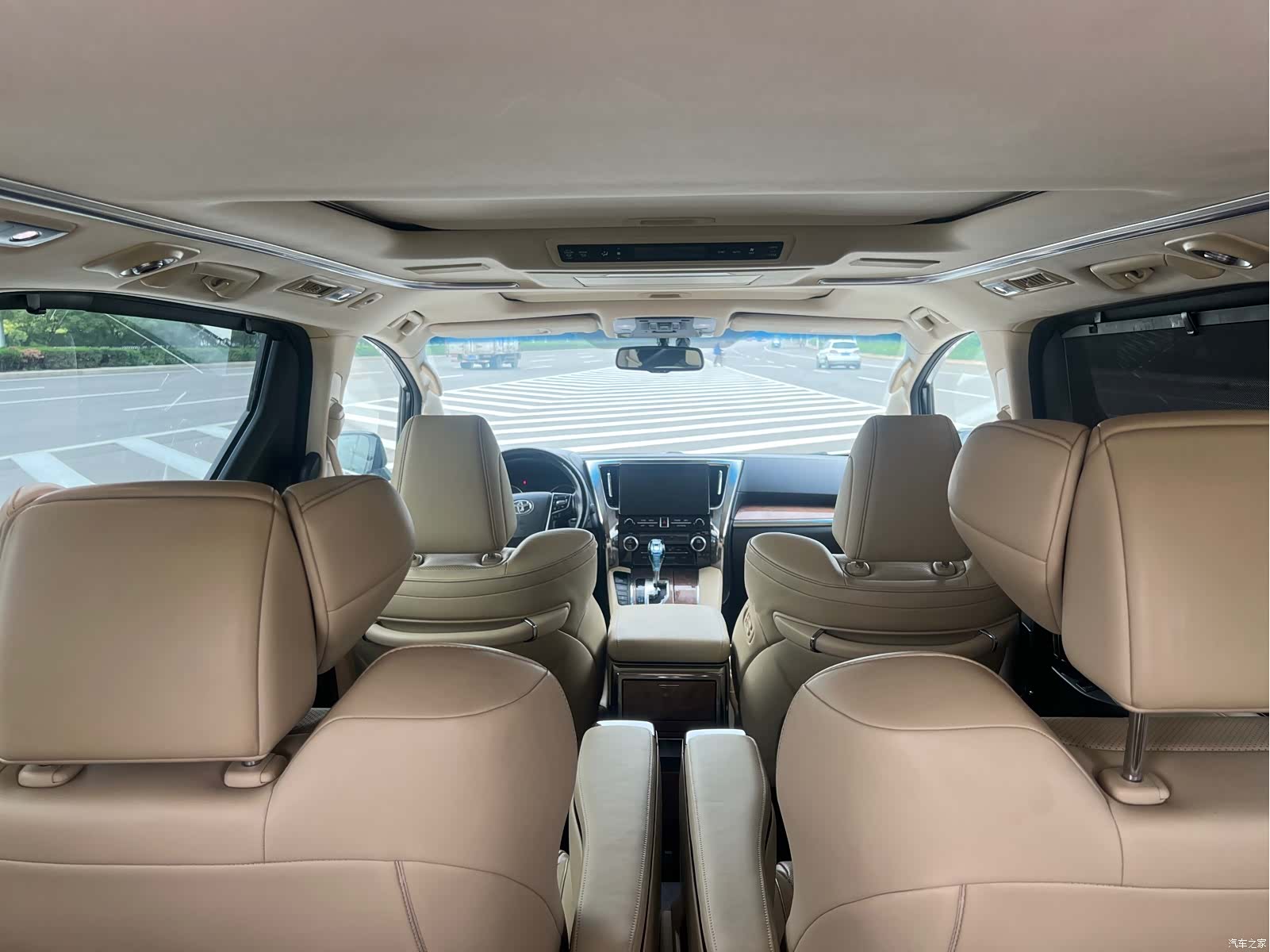 Toyota Alphard, 2017 16