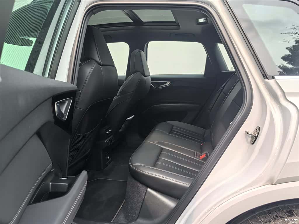Audi Q4 e-tron, 2025 15