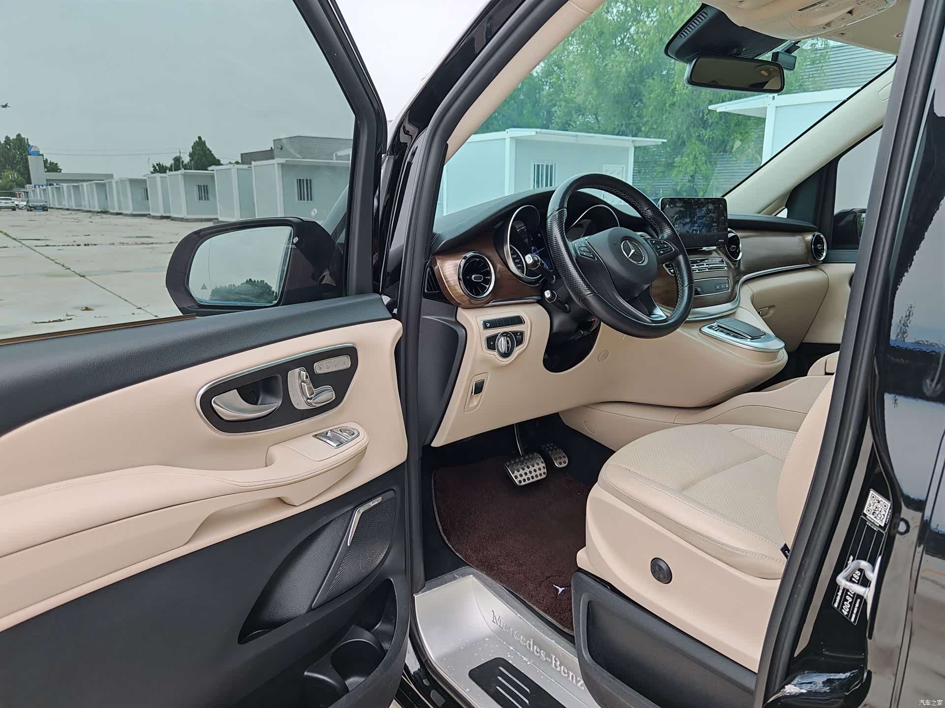 Mercedes-Benz V-Class, 2022 13