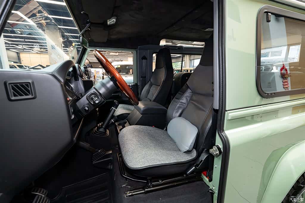 Land Rover Defender, 2017 7