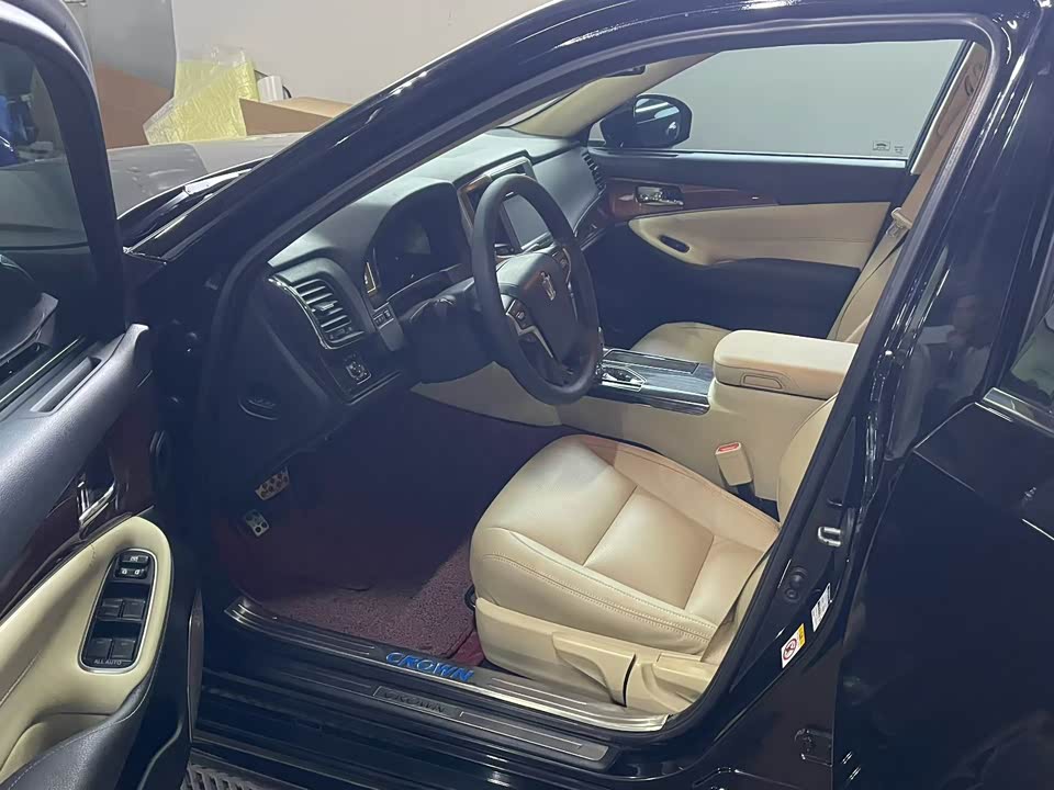 Toyota crown