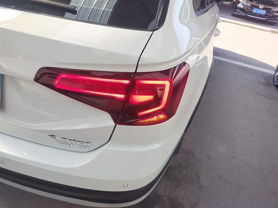 Volkswagen C-TREK Wei Collar