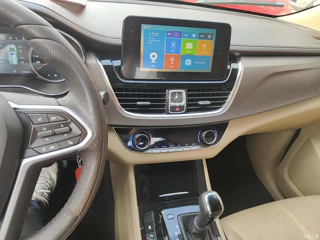 Wuling 730, 2017 13