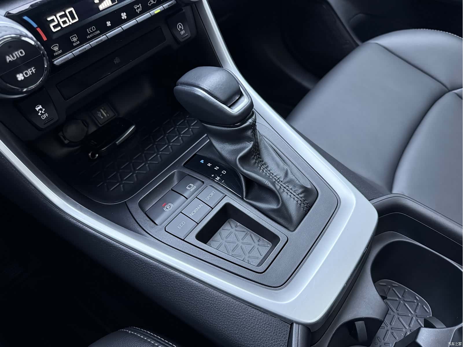 Toyota Wildlander, 2024 17
