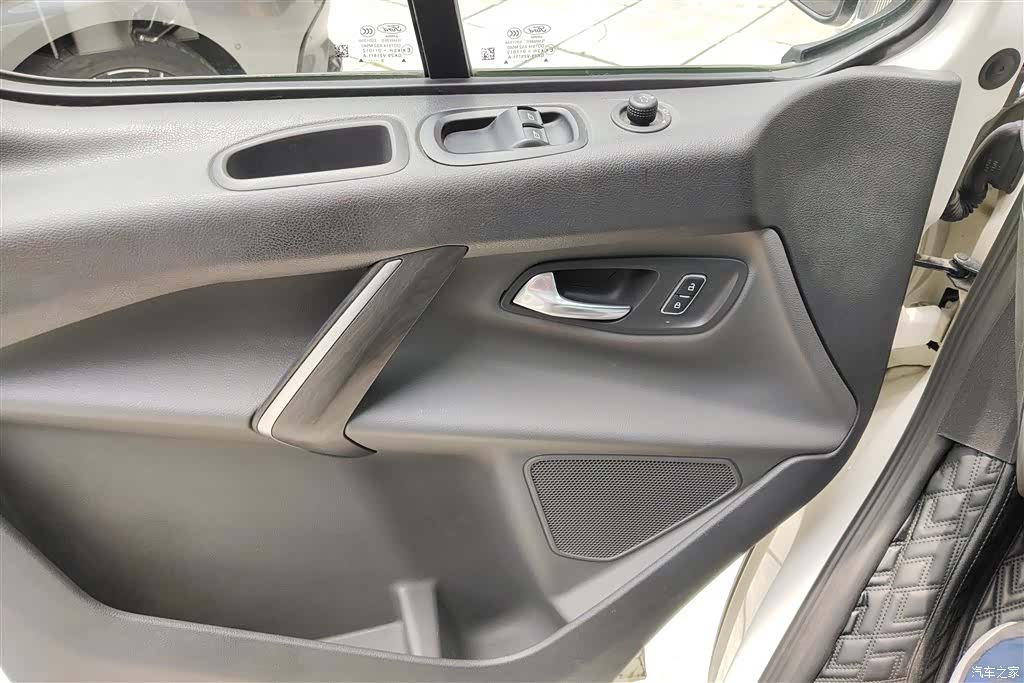 Ford Tourneo, 2019 7