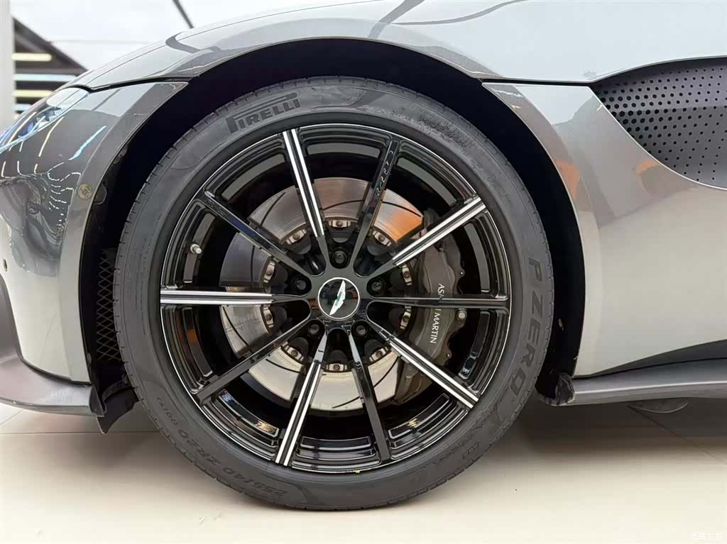 Aston Martin Vantage, 2019 12
