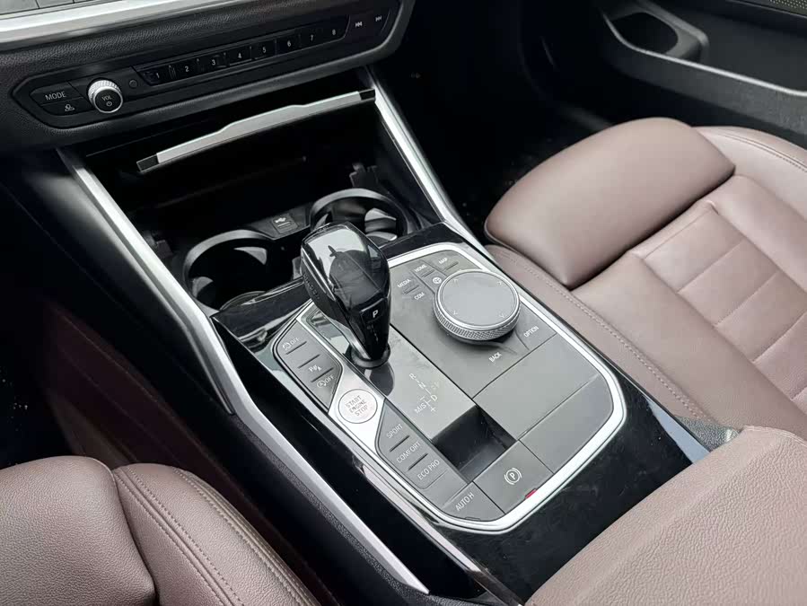 BMW 3 Series 2019, фото 21
