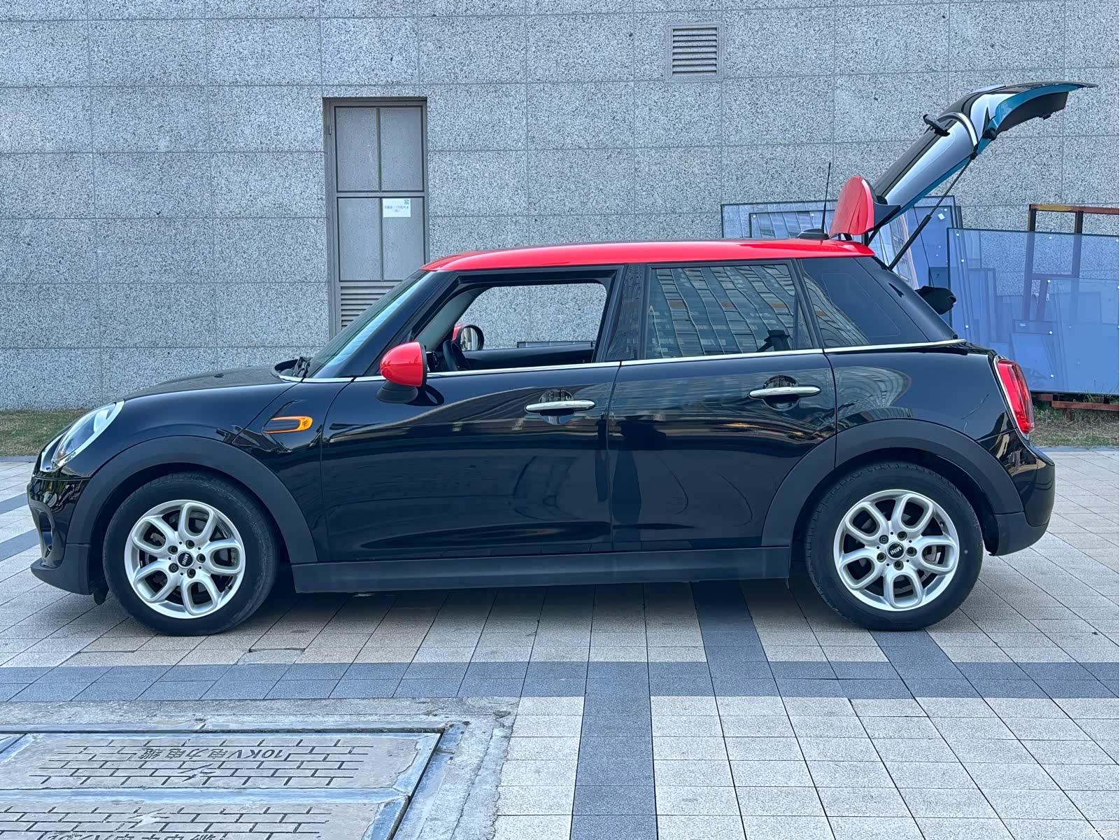 Mini ONE, 2018 16