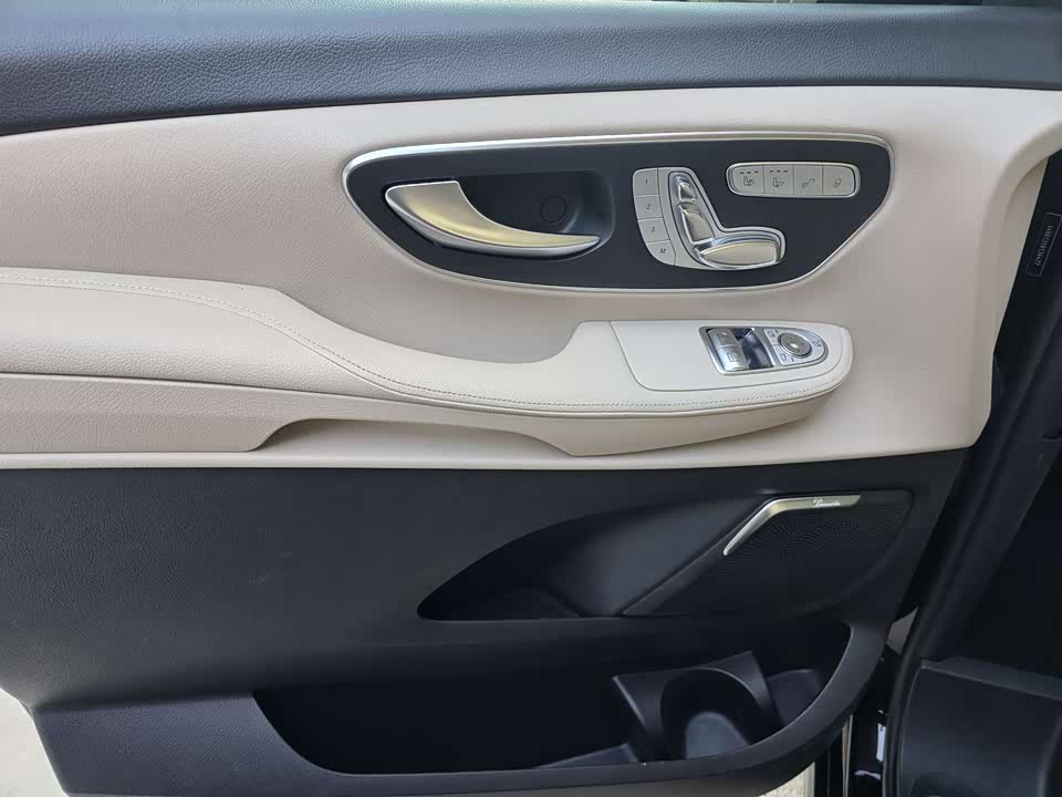 Mercedes-Benz V-class