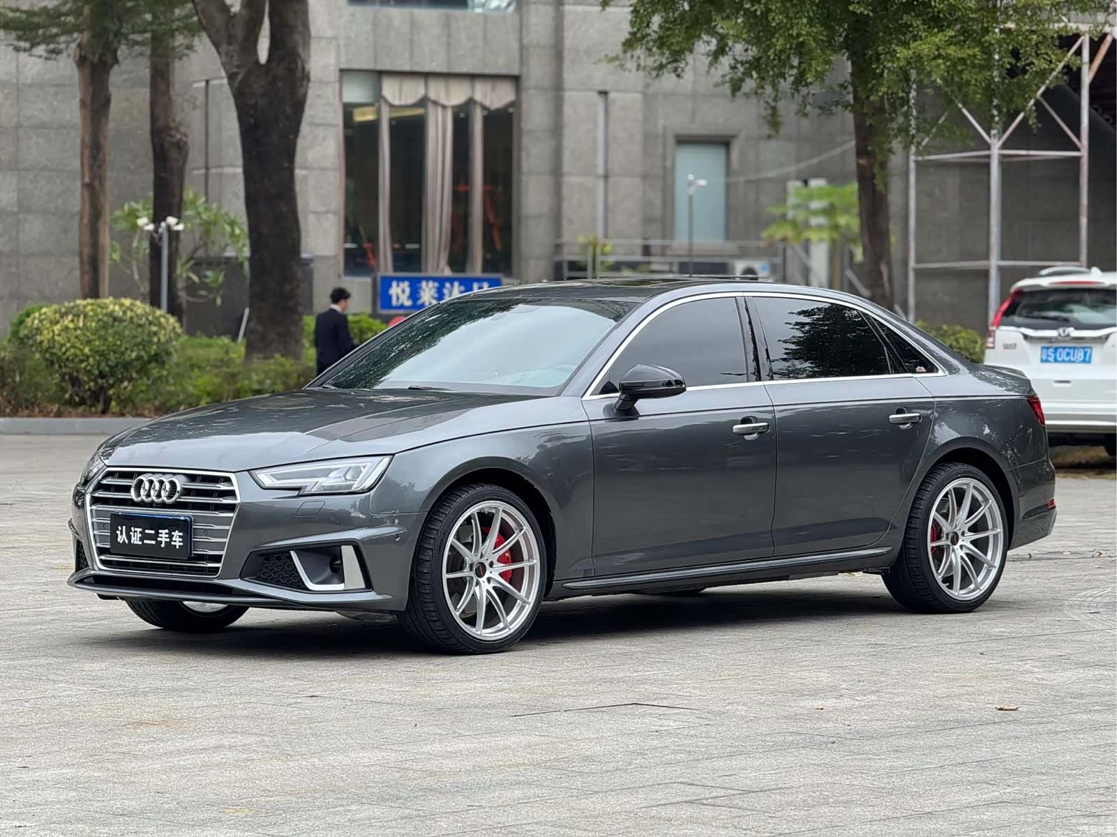 Audi A4L, 2019 1