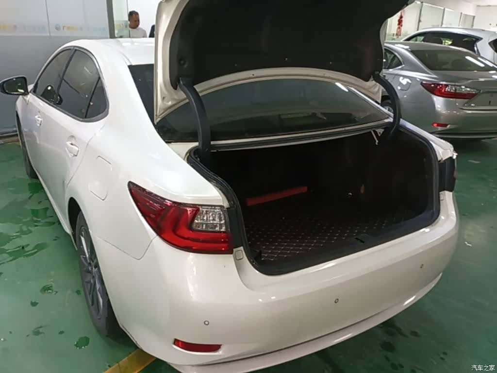 Lexus ES, 2018 все фото