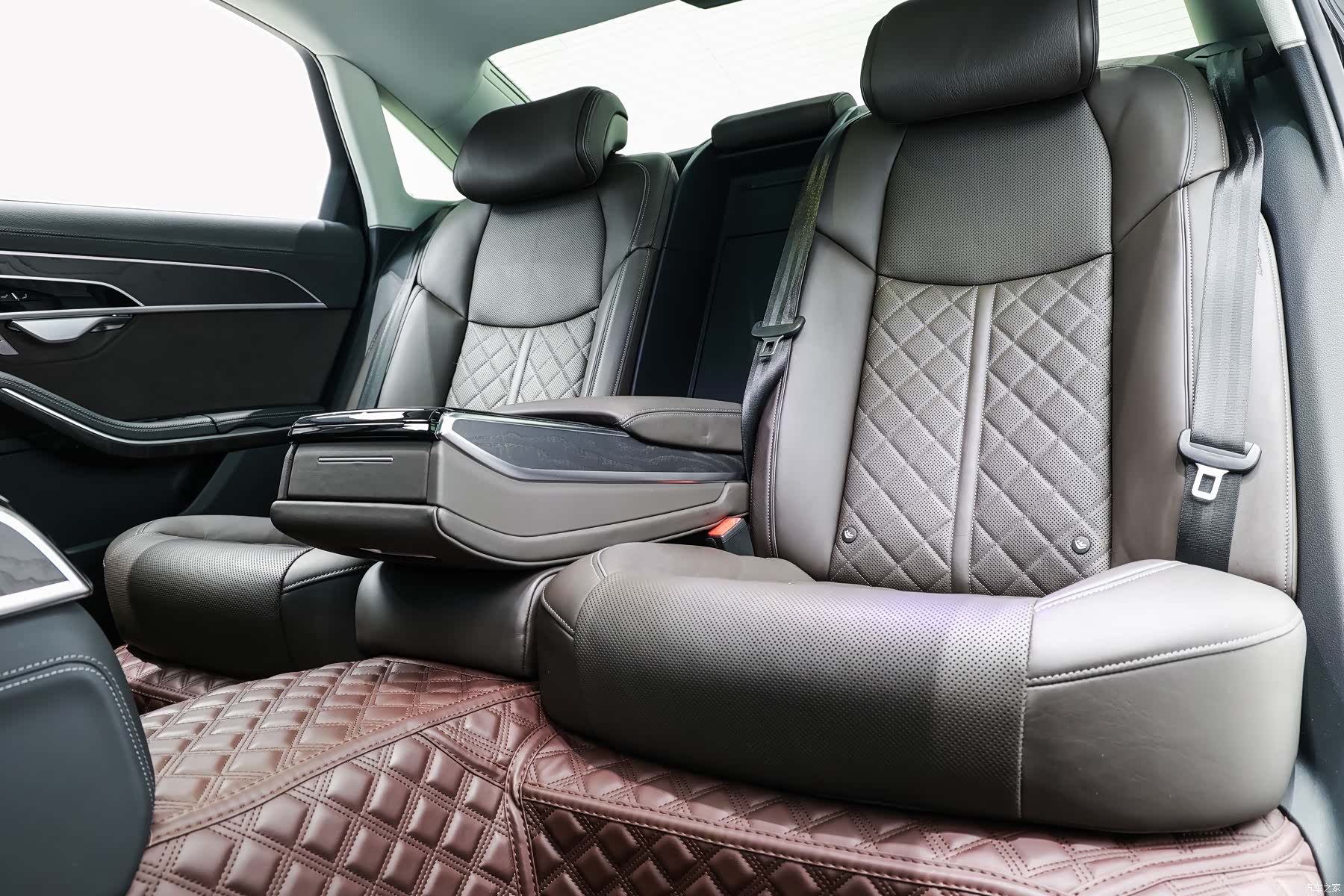 Audi A8L, 2024 12