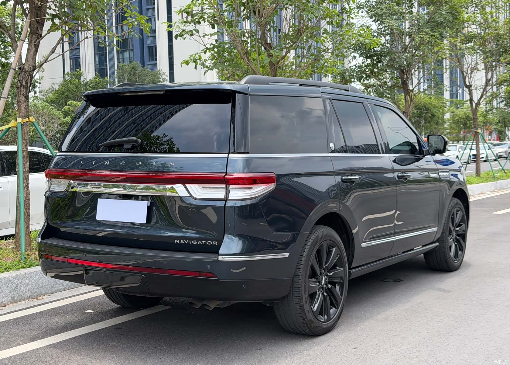 Lincoln Navigator, 2023 все фото