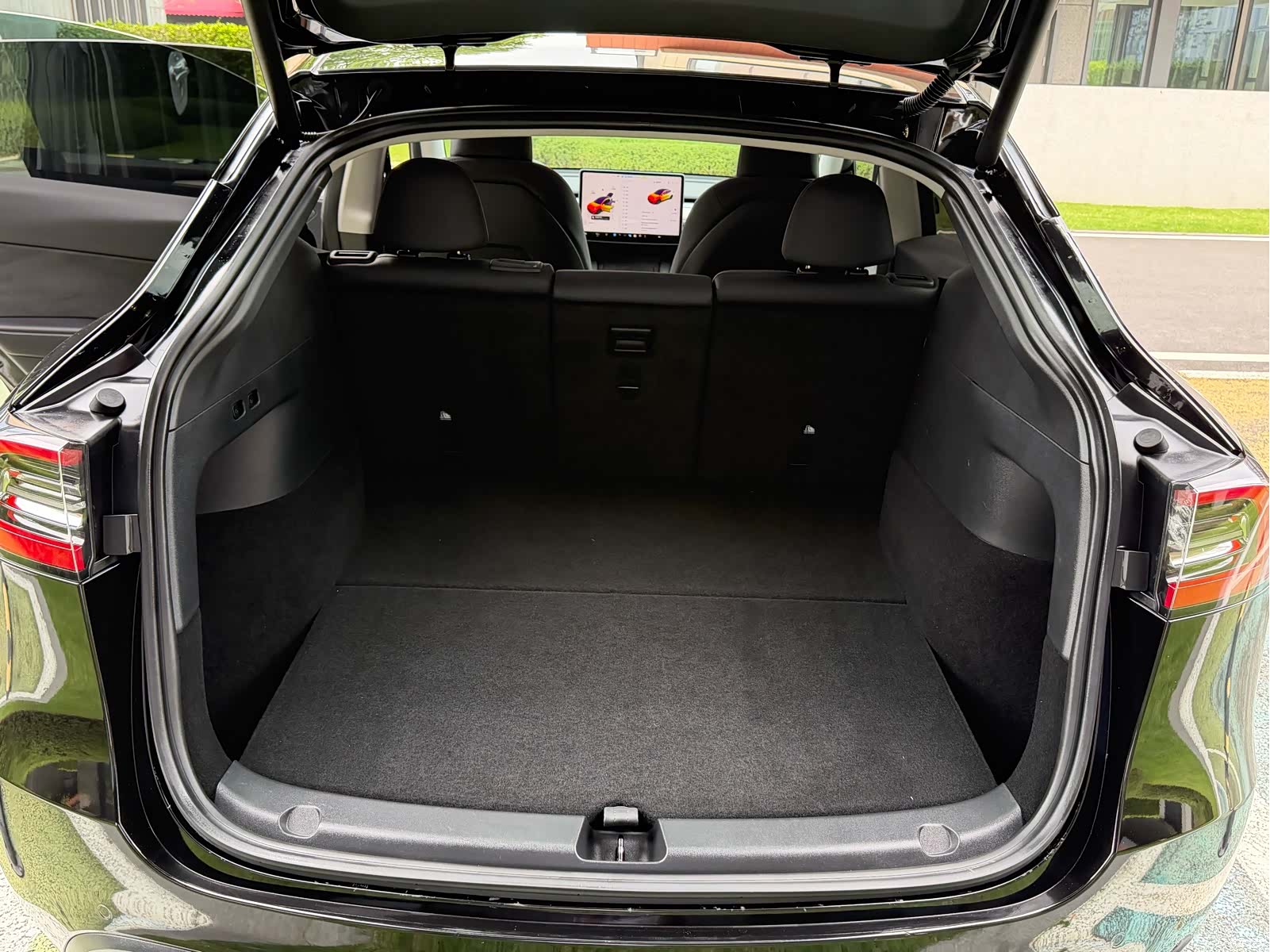 Tesla Model Y, 2024 11