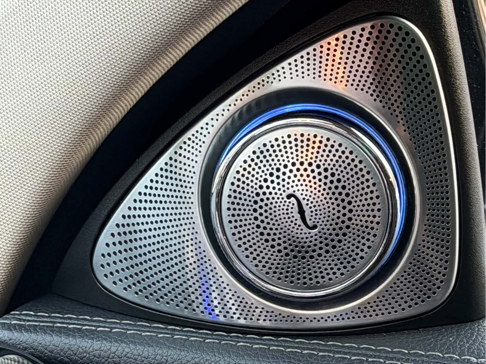 Mercedes-Benz E-Class, 2019 16