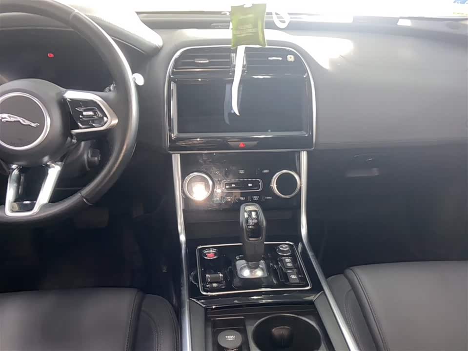Jaguar XEL Jaguar XEL